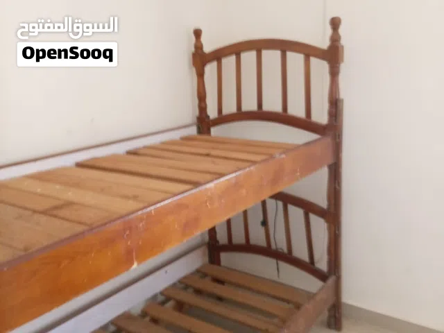 تحت طابقين خشب زان بحالة ممتازة مافيه اي تكسير أو تهزز