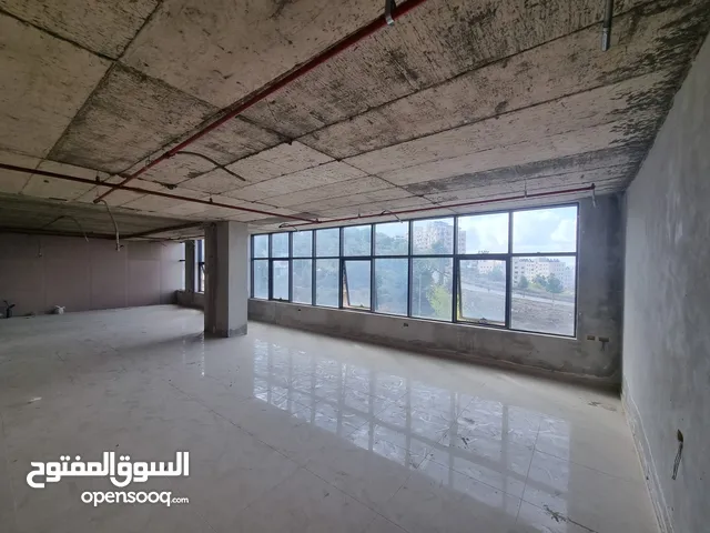 طابق تجاري للبيع الطيرة سنتر مقابل نيلسون مانديلا الشارع الرئيسي