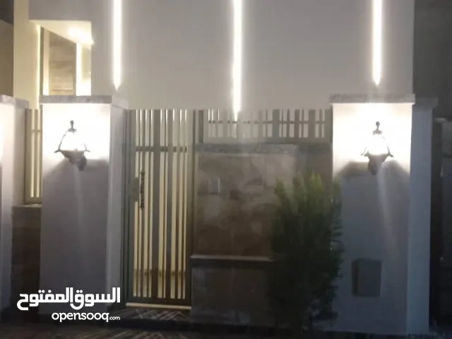 160 m2 5 Bedrooms Townhouse for Sale in Tripoli Ain Zara