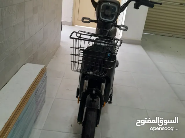 للبيع سكوتر نظيفة وجديدة
