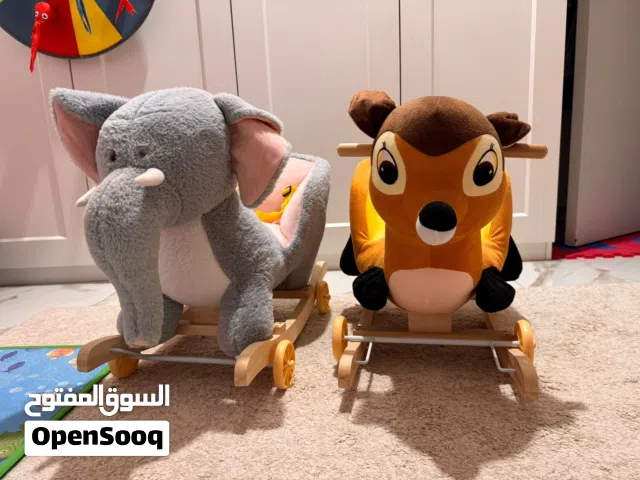 غزال وفيل مع عجلات