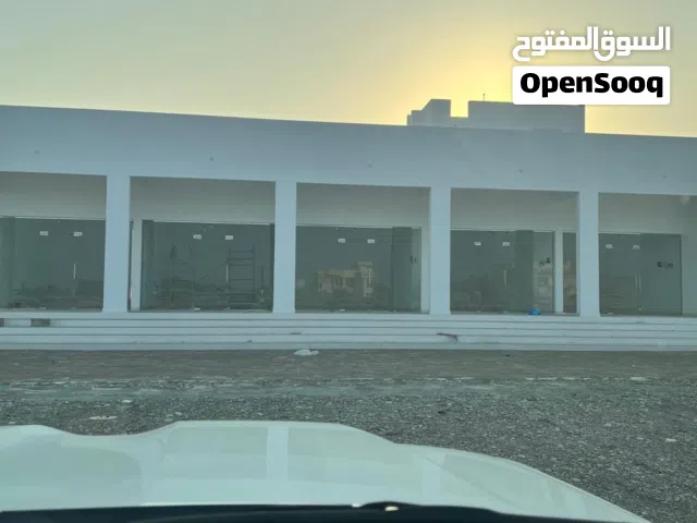 محلات للايجار على الشارع العام من جهة الغرب في شناص منطقة سور المزاريع و بالقرب من جميع الخدمات