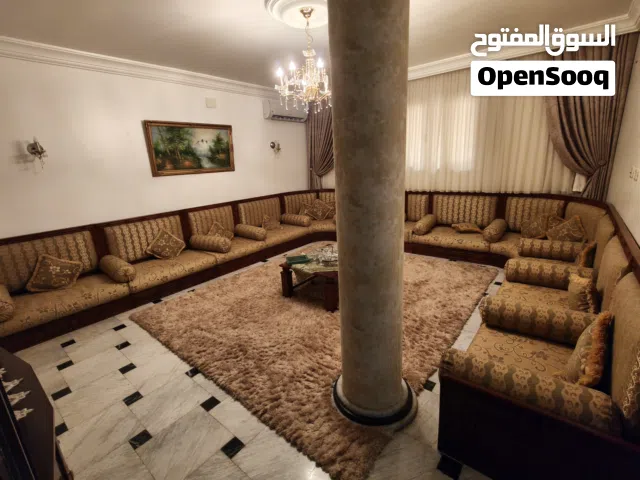 جلسة أرضية في حالة ممتازة