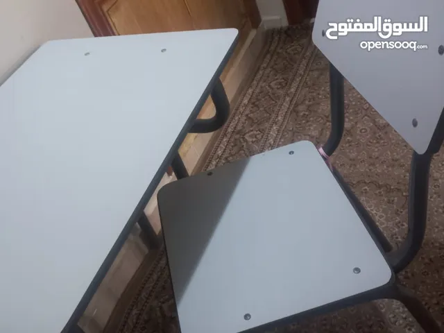 مكتب مع كرسي بحالة الوكالة