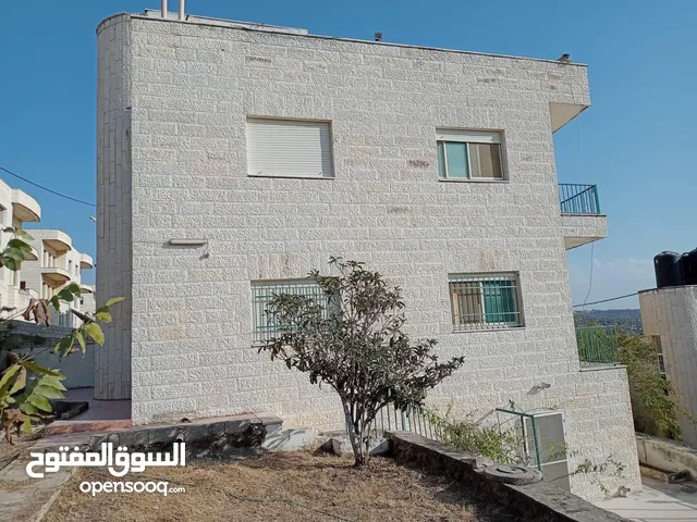 310 m2 3 Bedrooms Villa for Sale in Ramallah and Al-Bireh Kaubar