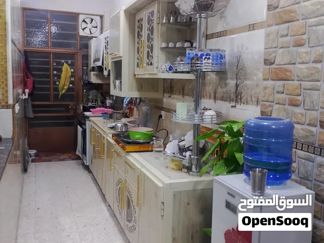 دار مع مشتمل للبيع المساحة 200 م تحتوي الدار على غرفة نوم 2 صاله 1 حمام  مع تواليت 1 مطبخ 2