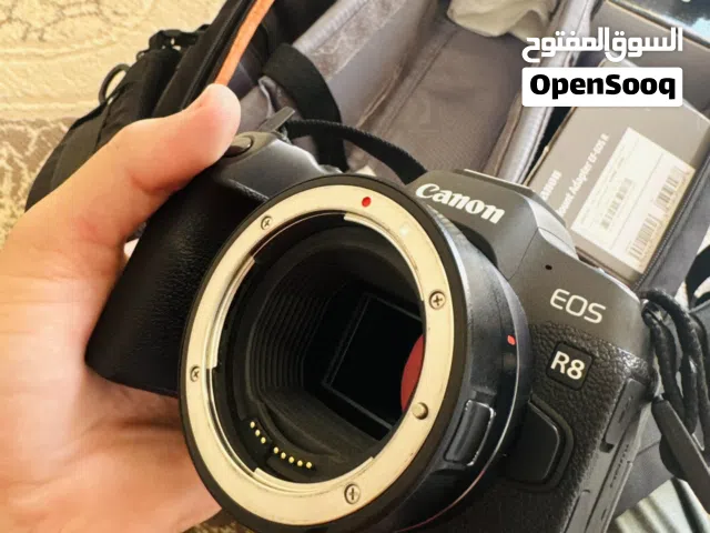 كاميرا كانون R8 للبيع معا جميع ملحقاتها