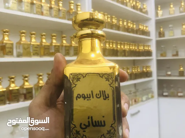 السلام عليكم  فوارغ عزض للغطور الزيتية اللون ذهبي استعمال نظيف ربي يبارك كل عبوة بالاستيكر .