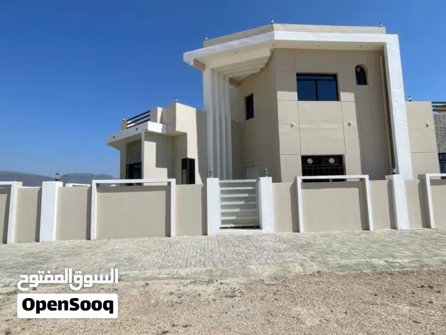 375 m2 4 Bedrooms Villa for Sale in Dhofar Salala