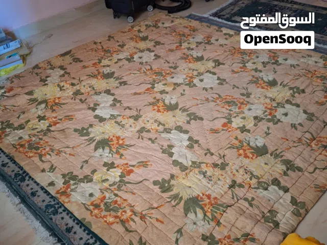 للبيع لحاف ورد مبطن قطن ثقيل بيج