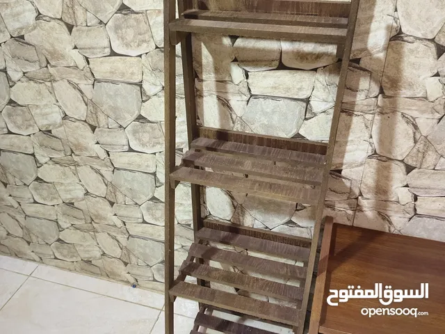 ثلاث طاولات سيرڤس مع ديكور سلالم للمنزل