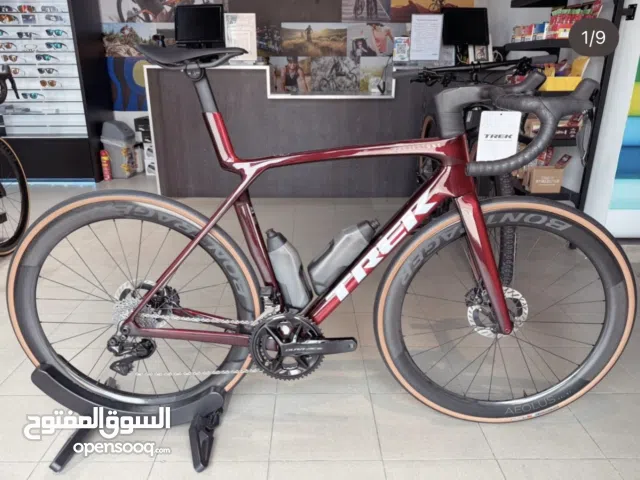 Size: M/L Groupset: Dura Ace Di2 12speed Bontrager wheelset RSL 51 Price: 45,000 AED