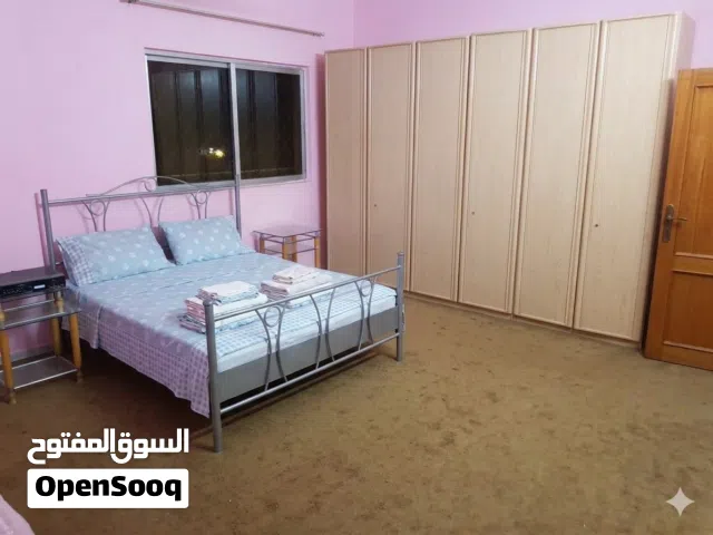 معروض للبيع غرفة نوم كاملة متكاملة، نظيفة جداً وبحالة ممتازة (شبه جديدة)