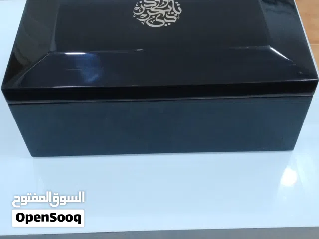 صندوق للسيجار او استخدامه للهدايا ولأغراض وضع ملابس او احذية