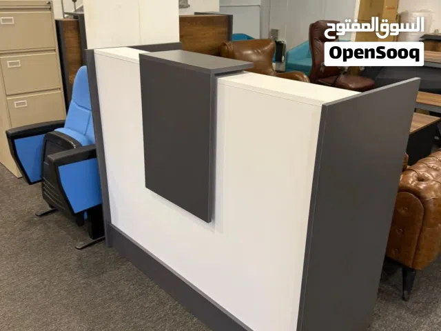مكاتب استقبال.. كنبات انتظار. صالونات