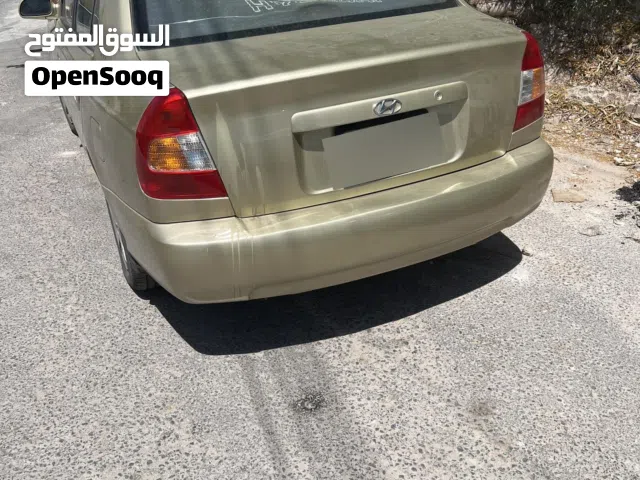 2000, هيونداي, فيرنا, Standard