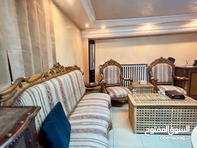 اثاث مكتبي للبيع الأثاث بحالة جيدة جدا