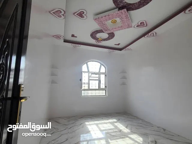2 m2 4 Bedrooms Townhouse for Sale in Sana'a Uruq