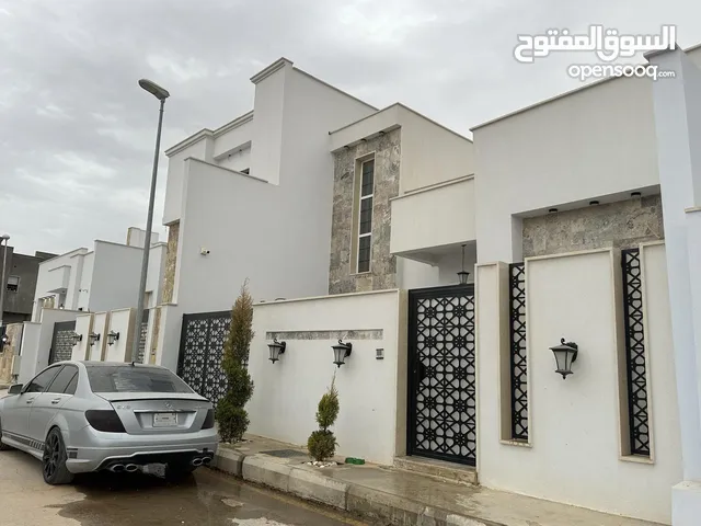 210 m2 3 Bedrooms Villa for Sale in Tripoli Ain Zara