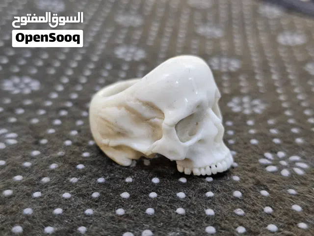 خاتم أبيض جمجمة مستخدم