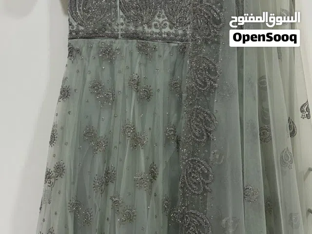 فساتين هندية + ساري بتشكيلات مختلفة
