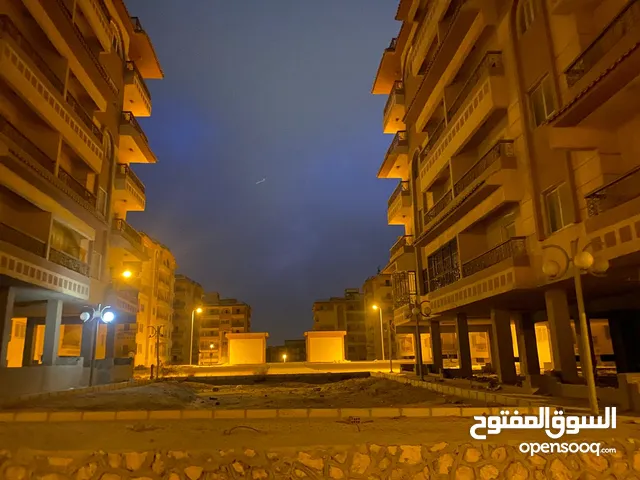 شقه دور أول متكرر 3 غرف نوم. منهم غرفه ماستر ودريسنج 2 حمام مطبخ ريسبشن ترأس نصف تشطيب الواجهه رخام