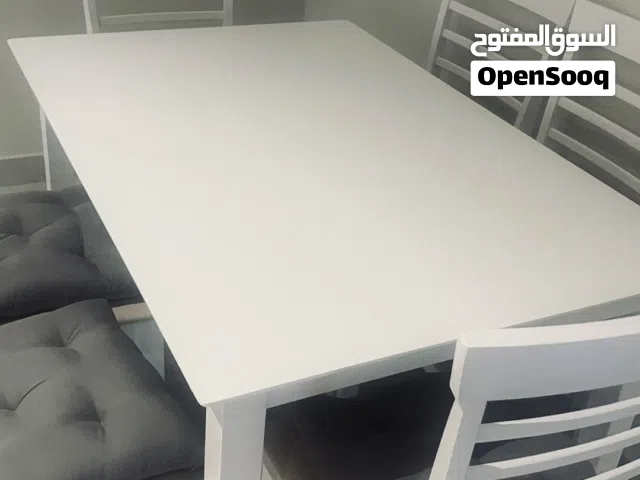 طاولة طعام جديدة