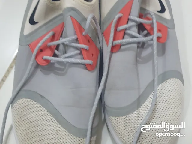 44.5 Sport Shoes in Zarqa