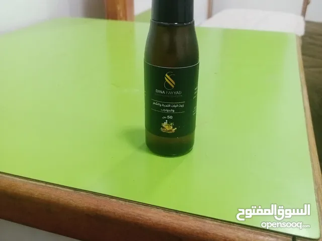 زيت إنبات اللحيه والشعر يساعد على نمو اللحيه والشعر.................متكون من 13 نوع زيت وفيتامين ي