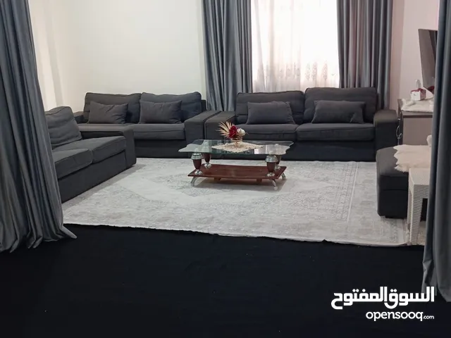 شقة 120متر قرب دوار علي صقر