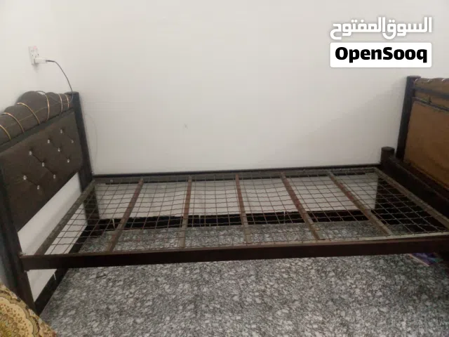 سرير مستعمل للبيع