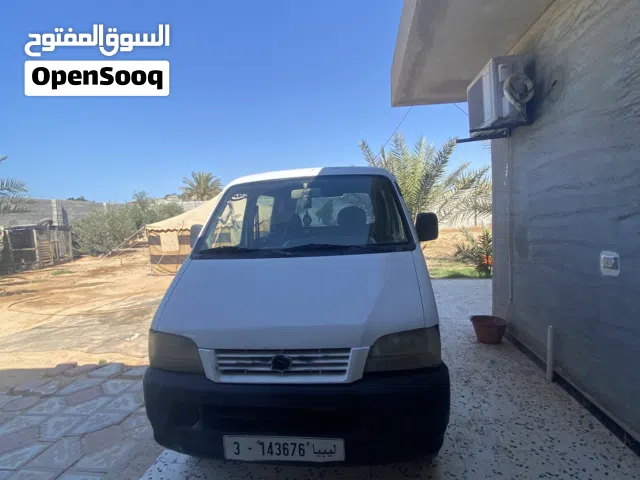 2004 سوزوكي فيتارا Standard