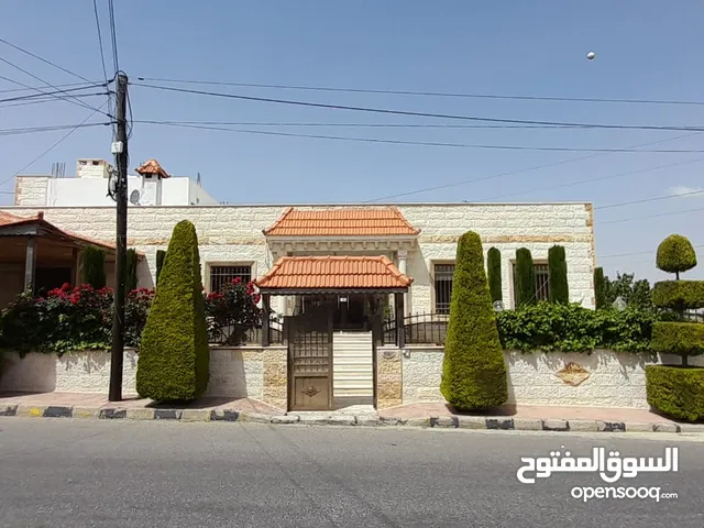 600 m2 3 Bedrooms Townhouse for Sale in Salt Al Zohour