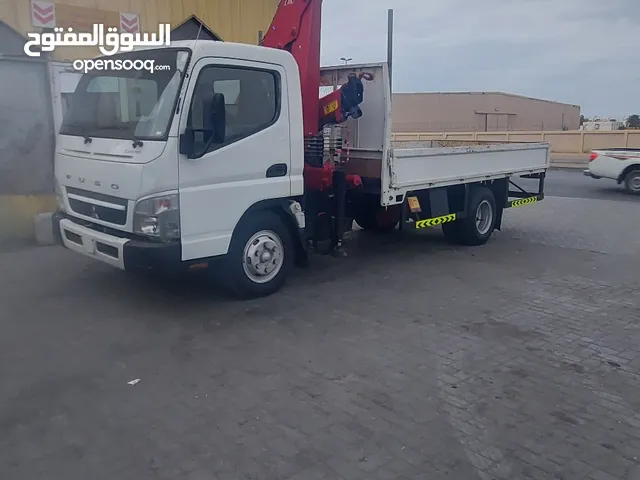 Tow Truck Mitsubishi 2017 in Al-Mahrah
