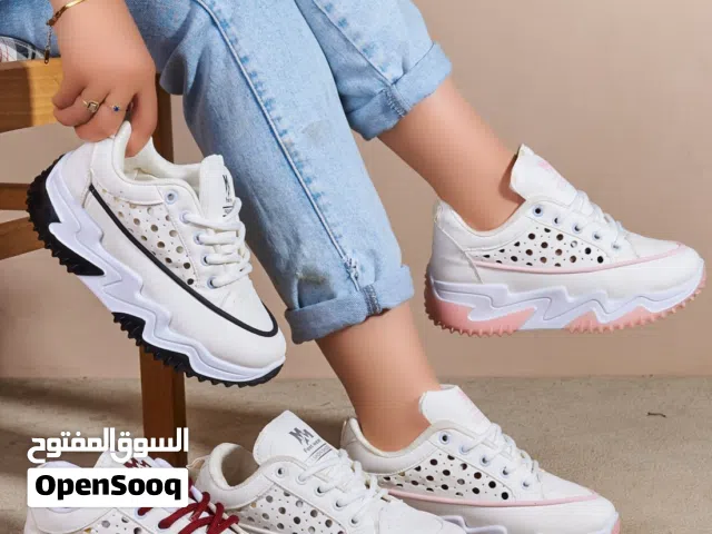 سنيكرز تريند 2026 عملي توب كواليتي  مقاس 37: 41 قالب مظبوط  اسود روز