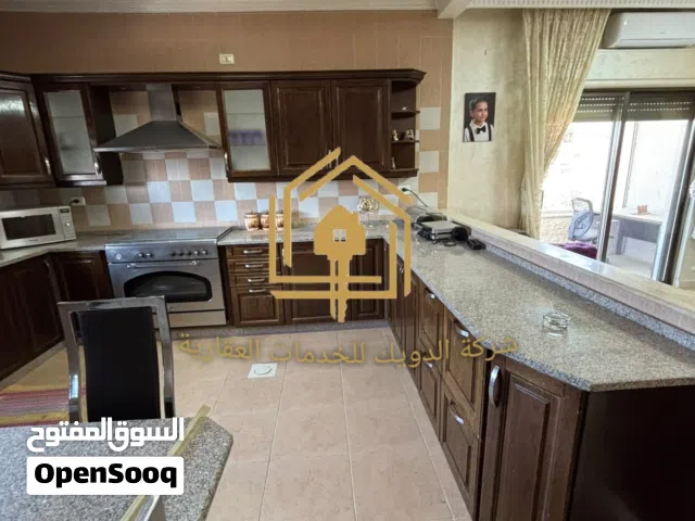 شقة فارغة * مجددة * 3نوم * 200م * موقع مميز * قرب الخدمات * خلدا