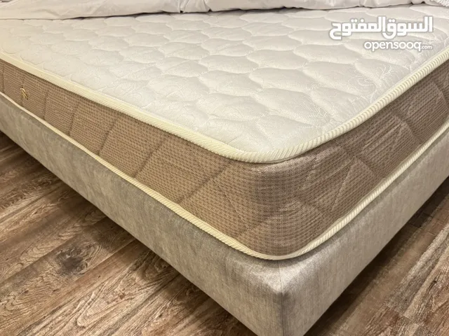 فرشة مجوزة مستعملة 8 اشهر / قياس 160*200 للبيع الفرشة ليست طبية و سعرها 80 دينار فقط