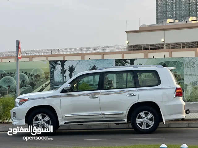 Toyota Land Cruiser 2014 in Muscat
