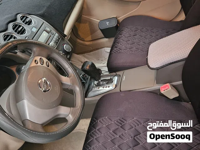 2010 نيسان التيما Standard