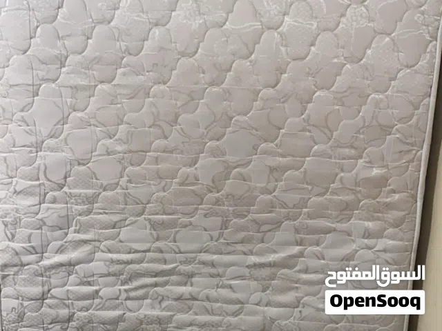 فرشة زوجية و طاولة اكل