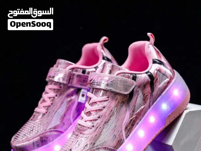 حذاء تزلج ( جديد)