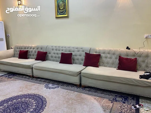 تخم عراقي تفصال قوي للبيع مستعمل. نظيف 19 مقعد ممكن البيع كم مقعد9 او 12