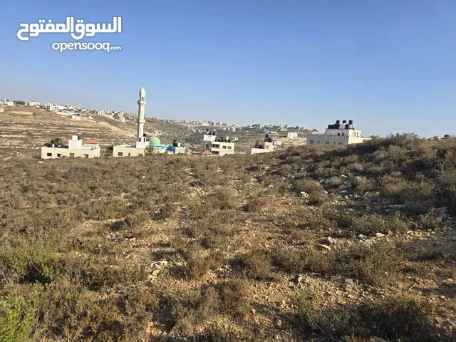 ارض مربعه الشكل اطلاله جميله تصلح لبناء فيله وللأساثمار