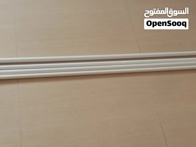 مثبت ستائر في حالة ممتازة
