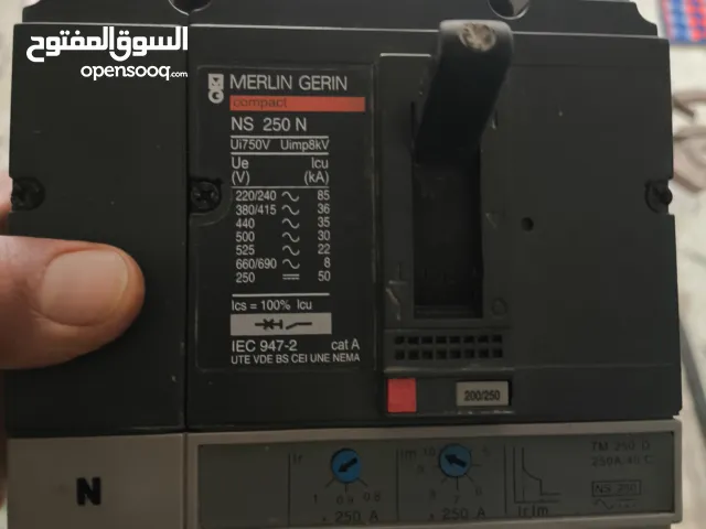 قاطع كهرباء MCCB Merlin Gerin NS 250A – نظيف ويخدم
