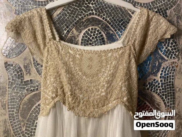 فستان monsoon الماركه الايطاليه اصلي أنيق فاخر وفخمه بتطريز ذهبي ولمسة ملكية