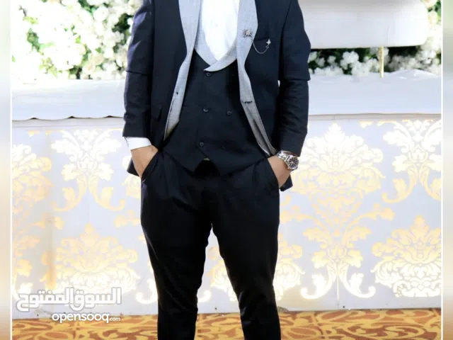 بدلةً زفاف رسمي