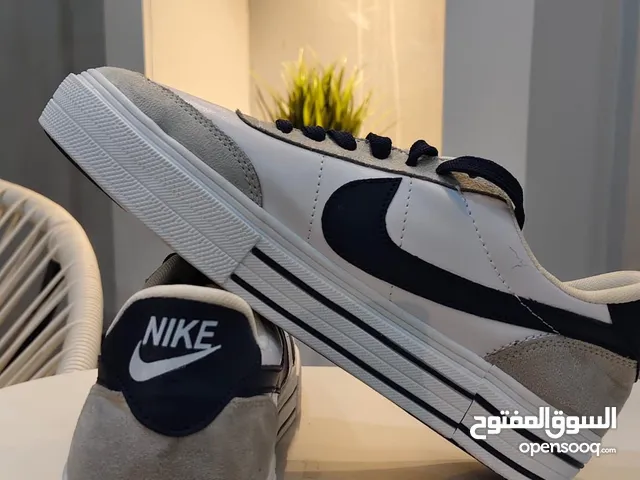 40 Sport Shoes in Hawally