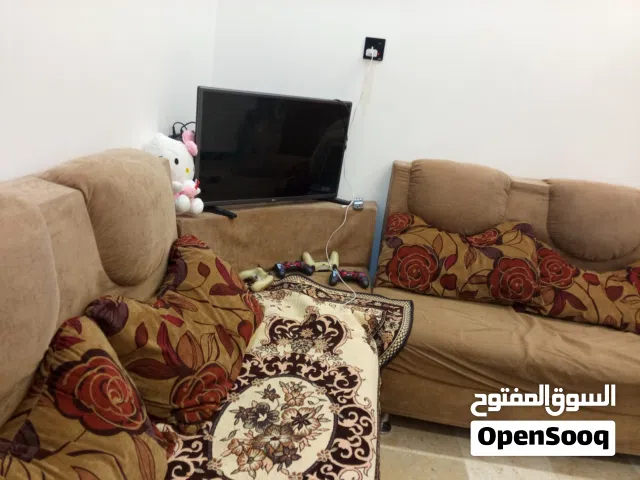 تخم مستعمل شي قليل 3 قنفات ومن ضمنهم زاويه حلوا