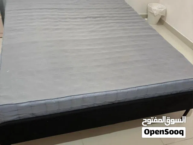 سرير ومرتبة للبيع في المنقف